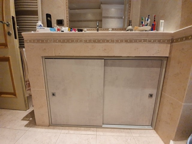 Ante scorrevoli su misura sotto lavabo